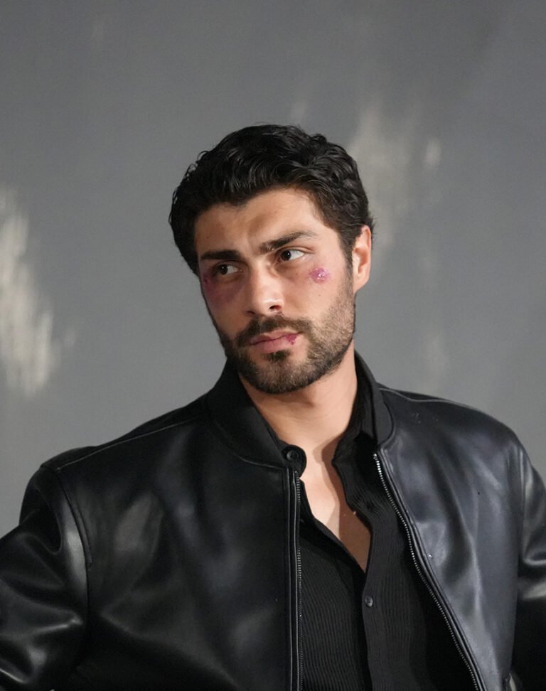 Ali öner in series tasacak bu deniz deep in love