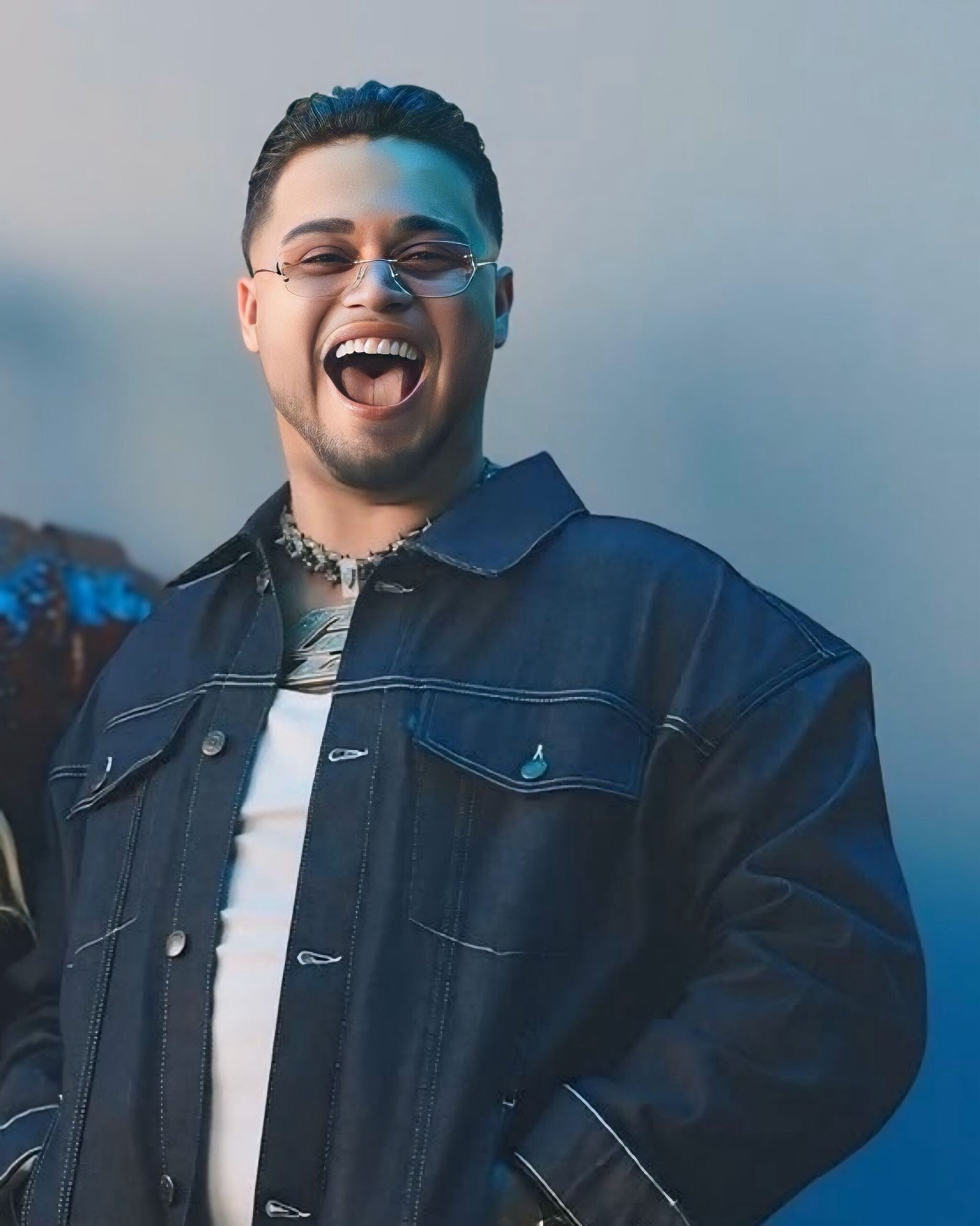 lvbel c5 in new song with demet akalin