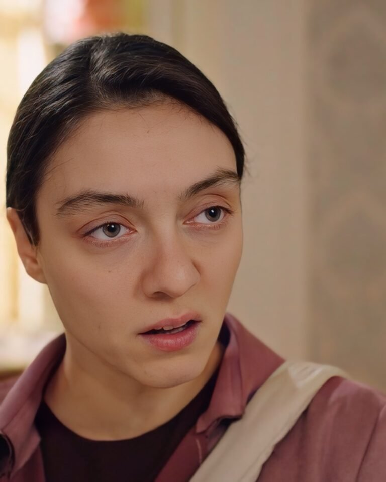 Merve Dizdar in the innocents