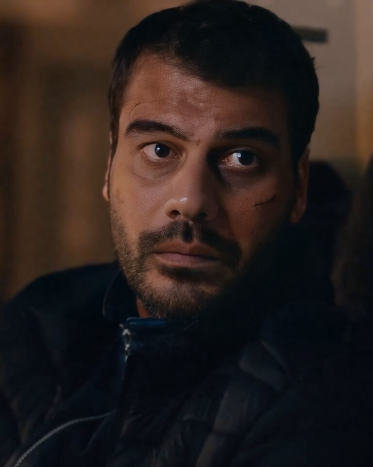 Özgürcan Çevik in the town, die kleinstadt