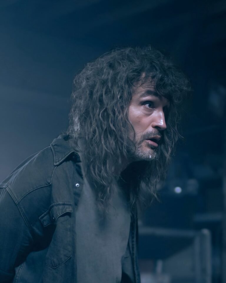 Kerem Can in The Town, Die Kleinstadt