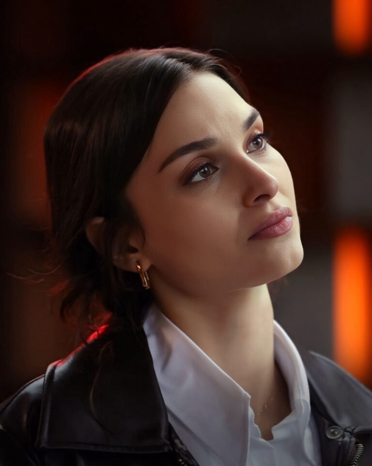 Ekin Aksoy as pinar police in underground